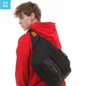 OVERSIZE LOGO WAIST BAG BLACK