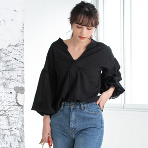 バックシャンレースアップVネックブラウス