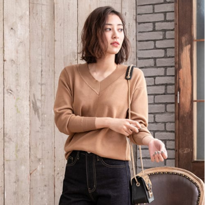 Vネックニットトップス