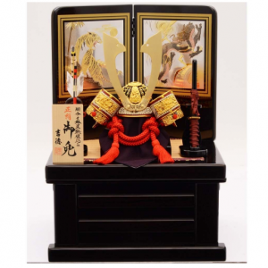 【五月人形】ベビーザらス限定　兜収納飾り「龍虎黒木目」