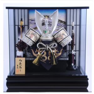 【五月人形】ベビーザらス限定　兜ケース飾り　「銀兜格子付パノラマ」【オンライン限定】