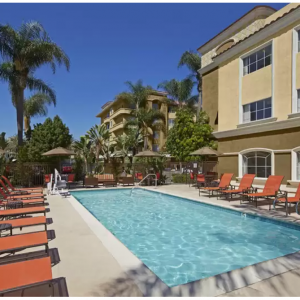 阿纳海姆波托菲诺套房酒店