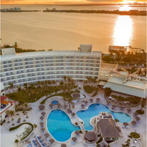 Grand Park Royal Luxury Resort Cancun - Kids Stay 2x1 @Expedia