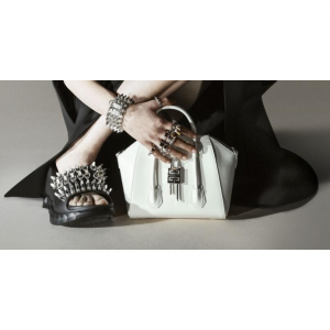  全球哪里买Givenchy纪梵希包包最便宜？（海淘网站+差价对比+优惠码+6%返利）