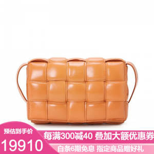 立减CNY￥500,BOTTEGA VENETA 葆蝶家 BV 女包 枕头包编 织款 CASSETTE 奢侈品包包 棕色591970【现货】