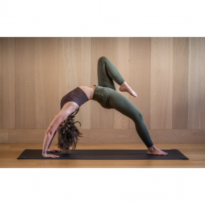 10个美国瑜伽品牌推荐 - Alo Yoga，Beyond Yoga，Athleta等！（购买网站+13%现金返利）