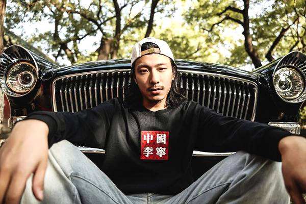 李宁 X 红旗联名潮炸!穿上它,还怕没女朋友? 李宁 X 红旗联名潮炸!穿上它,还怕没女朋友?