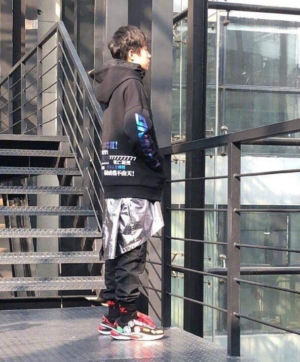 李宁 x EDG 联名 李宁 x EDG 联名