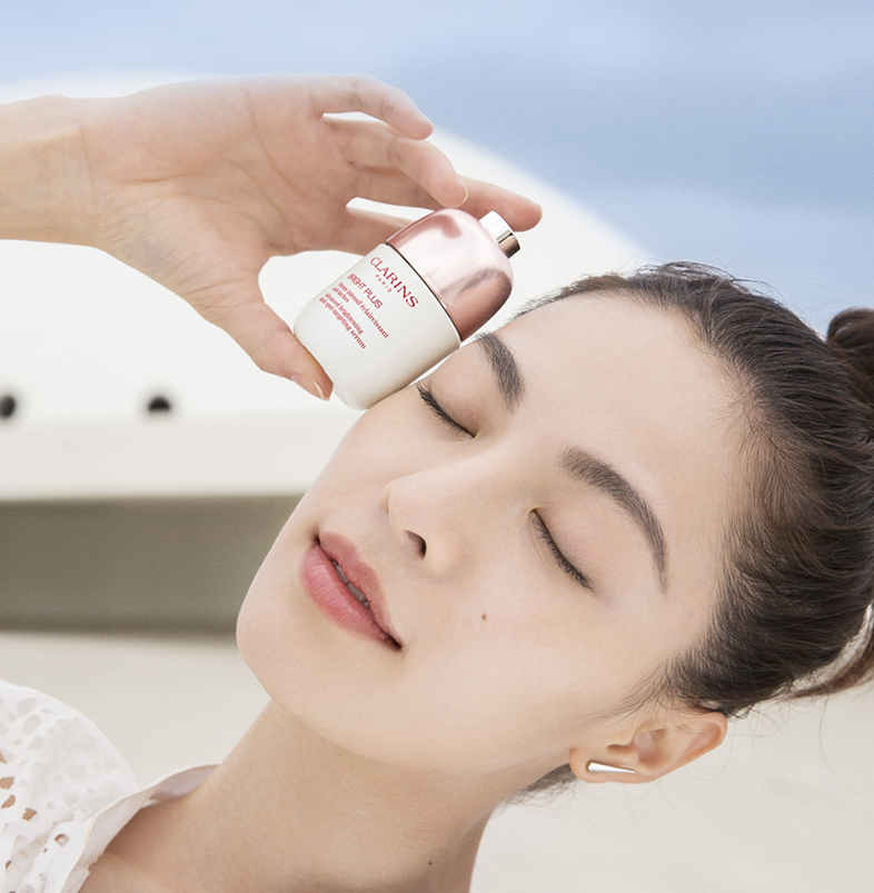 新品速递！Clarins娇韵诗“光芒小瓷瓶 ” - 突破性细胞抓氧白科技，重新定义肌肤美白力！（成分+功效解析）