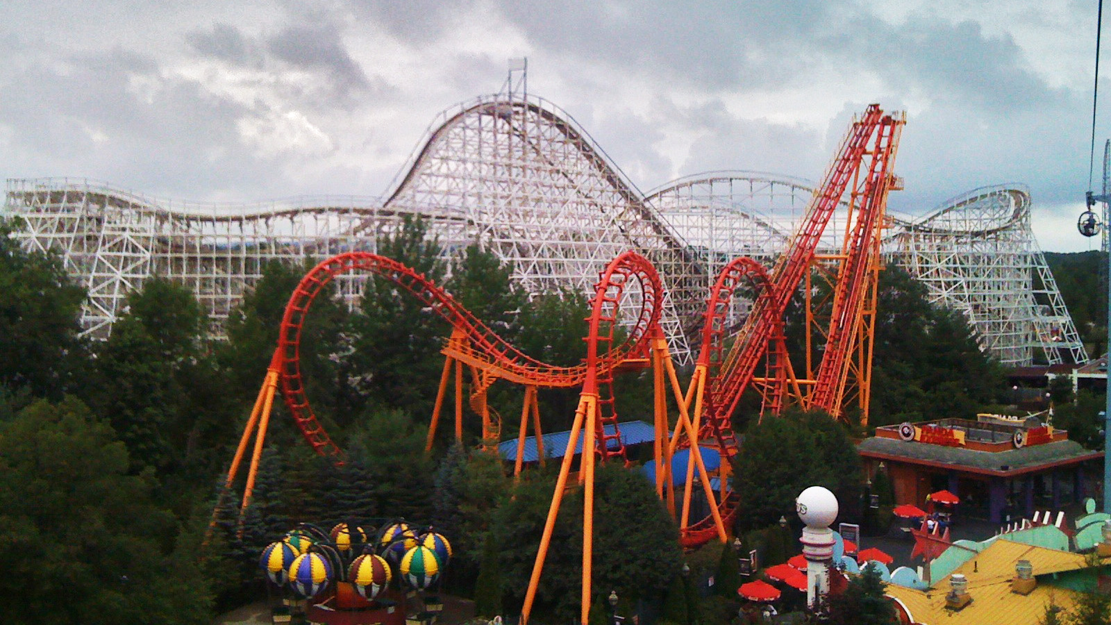 Unofficial On-Line Guide to Six Flags New England - Tickets, Maps, Parking, Rides and More