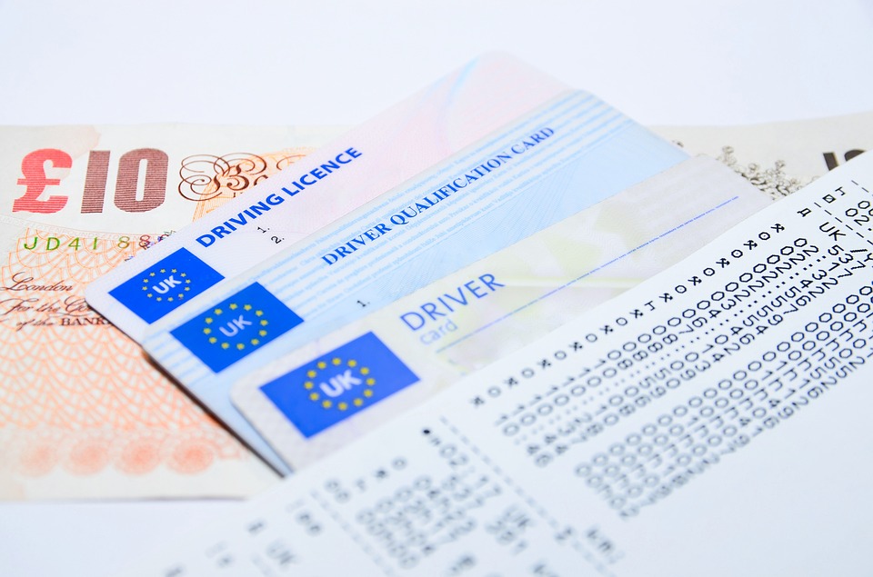 Driving Licence 如何在英国考驾照