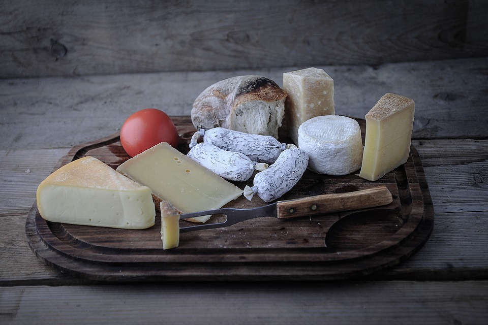 The Complete Cheese Guide 2024: 6 Types of Cheeses and Their Uses