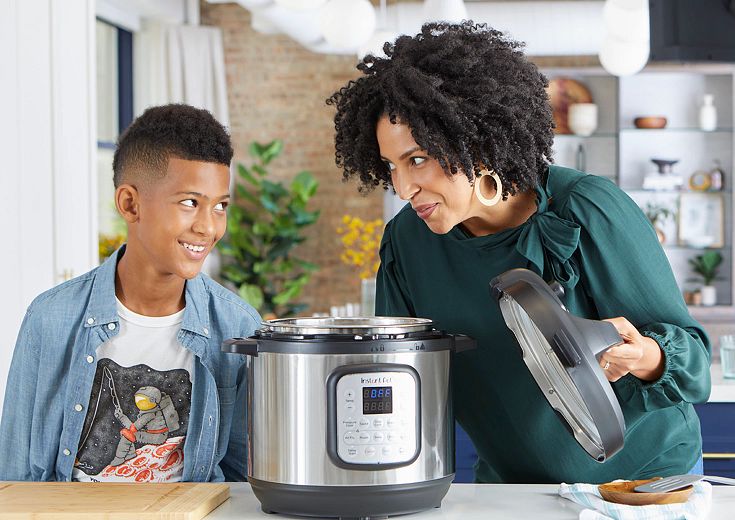 Instant Pot Duo Evo Plus 10-in-1 Pressure Cooker vs Megachef Digital Pressure  Cooker 6 Qt.: What is the difference?