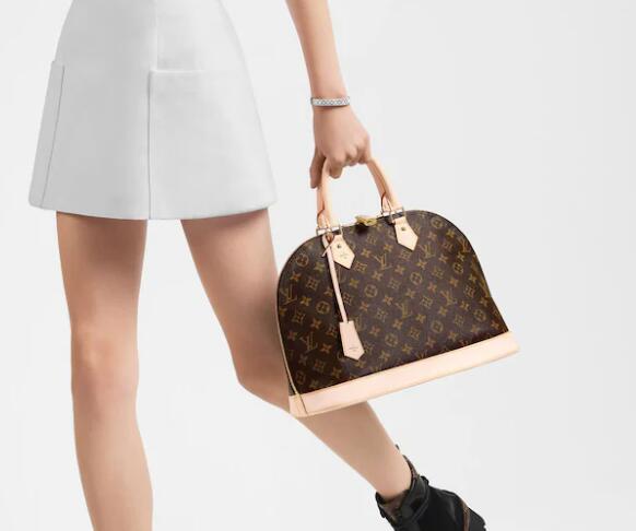 Come shop with me  Buying my first LOUIS VUITTON bag! #FirstLVbag