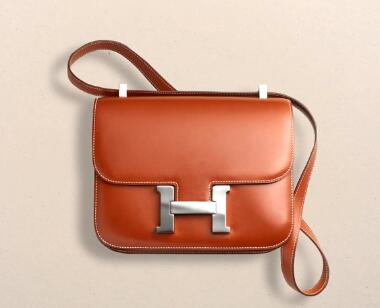 Hermès Evelyne Bag Guide: Size, Price & Review. Is it really worth buying  in 2022? - Luxe Front