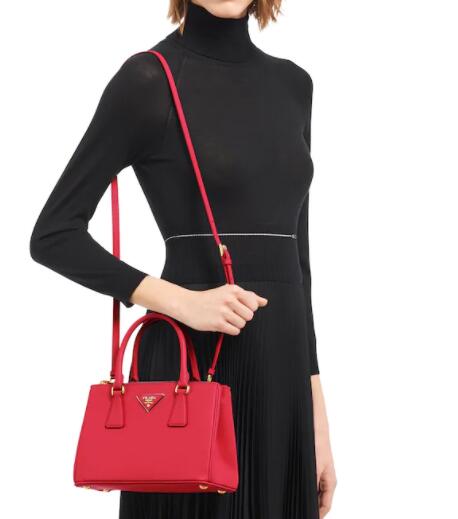 OOTD feat. the Prada Saffiano Lux Tote Purse in Black (Small) - YouTube