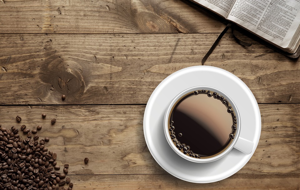 Moka Pot vs. French Press vs. AeroPress vs. Pour Over Coffee Maker: Differences, Pros & Cons, Taste