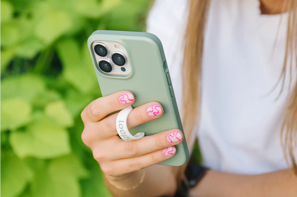 PopSockets vs. Loopy Cases vs. Ohsnap Which Makes the Best Phone Grip