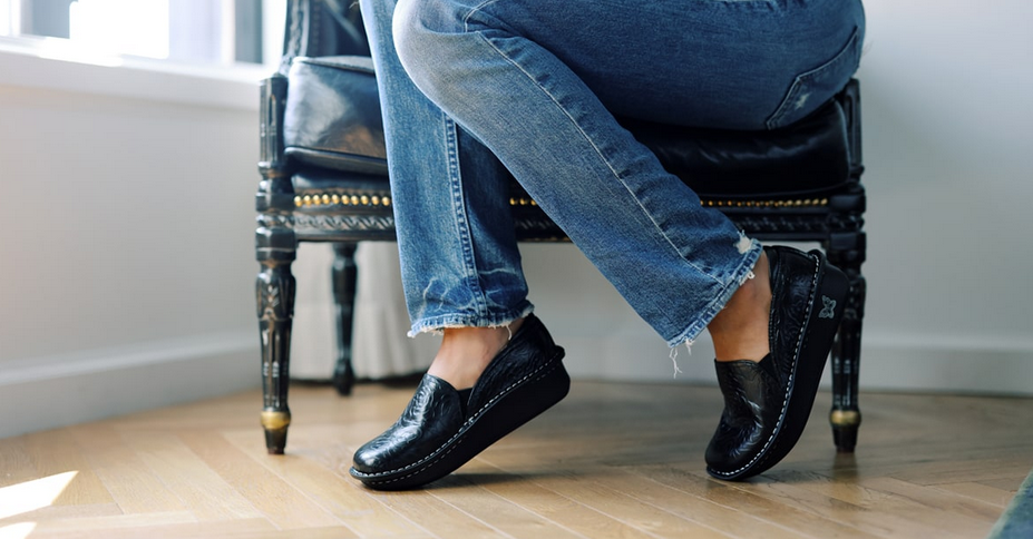 Dansko vs. Sanita vs. Calzuro vs. Alegria: Which Brand Wins the Clogs Showdown?