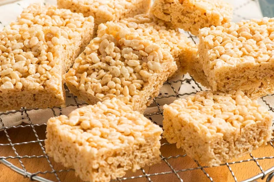 Fruity Pebbles vs. Cocoa Pebbles vs. Froot Loops vs. Rice Krispies Differences and Reviews 2024